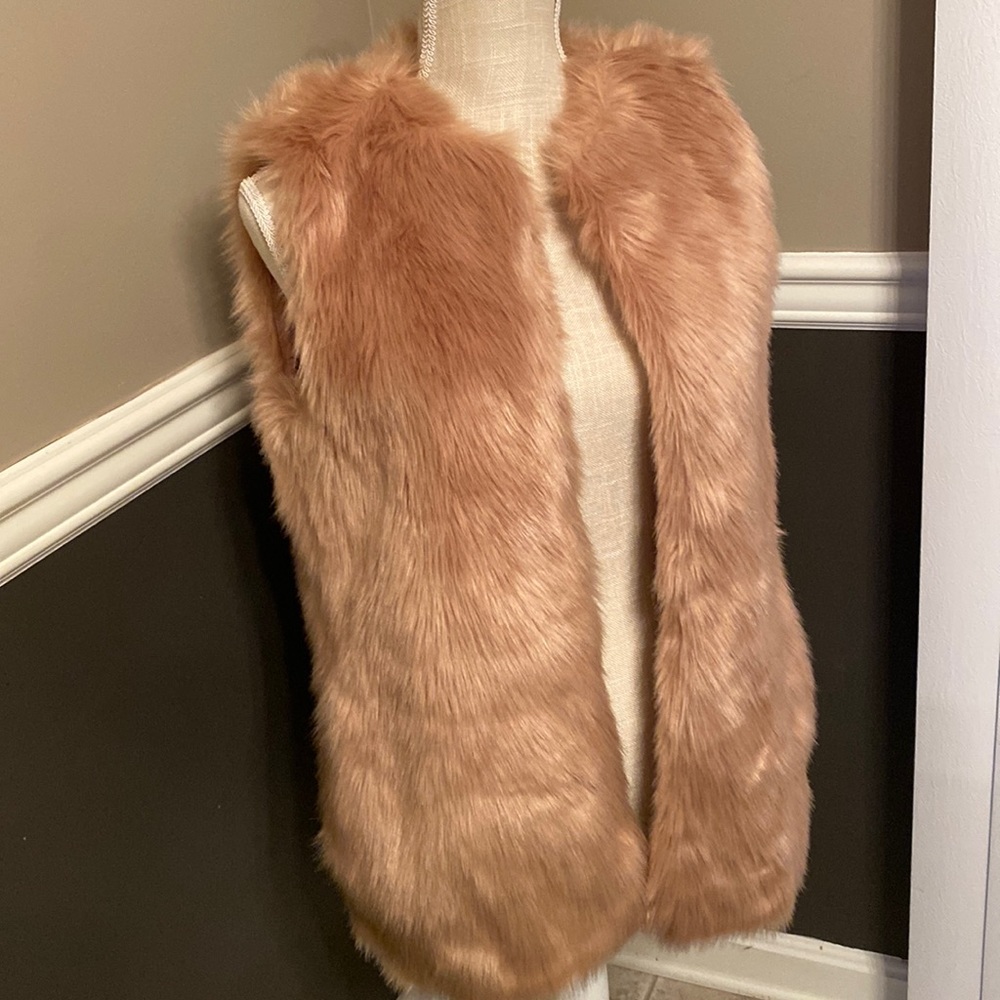 Bagatelle, Small faux fur vest.